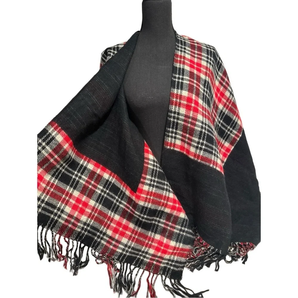 Super Soft & Cozy Reversible Extra Large Poncho Wrap Plaid Black Red White EUC